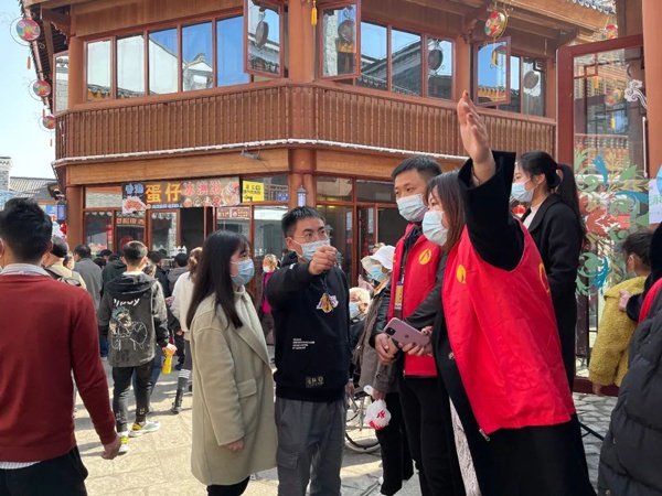 1613718724681628.jpg 南昌市政建設(shè)集團(tuán)春節(jié)守護(hù)萬壽宮歷史文化街區(qū)6002.jpg