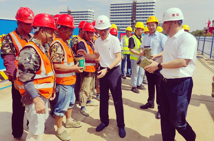 1628471368446529.jpg 南昌市政建設(shè)集團(tuán)開展防暑降溫慰問一線職工民工兄弟6911.jpg