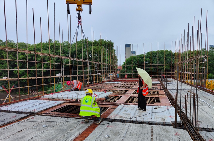 1629077434351898.jpg 南昌縣人才公共實訓基地項目PC構(gòu)件首次吊裝6910.jpg