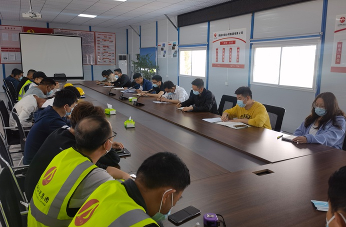 1647502963993290.jpg 周天奇前往S49項(xiàng)目召開疫情防控部署會(huì)691.jpg