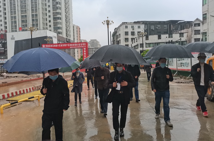 1648798547120378.jpg 胡國星蒞臨桃南安置房項(xiàng)目調(diào)度691.jpg