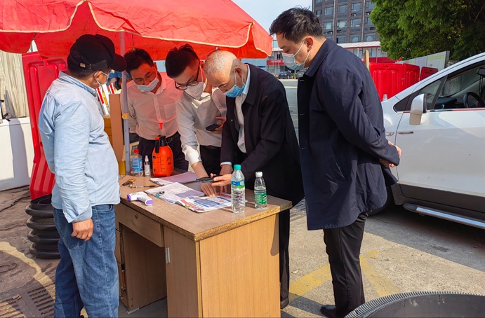 1650526366809311.jpg 張世東走訪慰問南昌縣項目一線職工6911.jpg