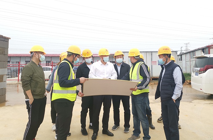 徐旭帶隊(duì)深入項(xiàng)目督導(dǎo)假期疫情防控、安全生產(chǎn)工作，看望慰問一線職工03.jpg