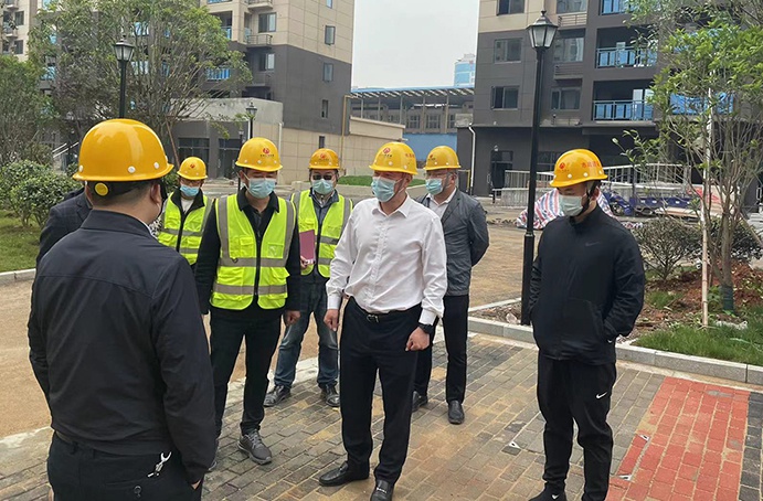 徐旭帶隊(duì)深入項(xiàng)目督導(dǎo)假期疫情防控、安全生產(chǎn)工作，看望慰問一線職工02.jpg