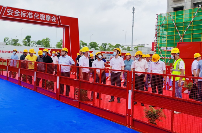 市政公用集團(tuán)葛威敏帶隊(duì)到秦坊安置房項(xiàng)目現(xiàn)場(chǎng)觀摩 市政公用集團(tuán)葛威敏帶隊(duì)到秦坊安置房項(xiàng)目現(xiàn)場(chǎng)觀摩