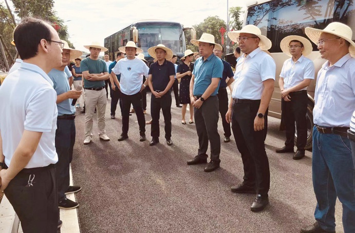 弋陽縣四套班子主要領(lǐng)導(dǎo)蒞臨弋陽縣信江生態(tài)修復(fù)項(xiàng)目調(diào)研 弋陽縣四套班子主要領(lǐng)導(dǎo)蒞臨弋陽縣信江生態(tài)修復(fù)項(xiàng)目調(diào)研