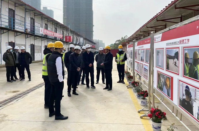 楊閑冬到市政公用城三期項目標(biāo)準(zhǔn)化生活區(qū)評估驗收 楊閑冬到市政公用城三期項目標(biāo)準(zhǔn)化生活區(qū)評估驗收