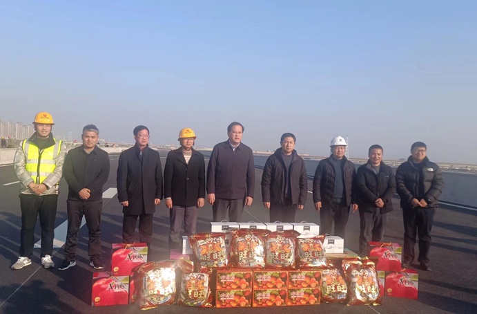 南昌縣縣委書記陳翔到小藍大道快速化新建項目現(xiàn)場調(diào)研慰問 南昌縣縣委書記陳翔到小藍大道快速化新建項目現(xiàn)場調(diào)研慰問