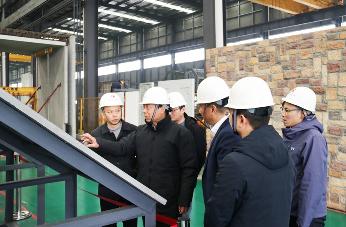 市政公用集團黨委副書記、總經(jīng)理萬義輝到市政遠大公司調(diào)研指導