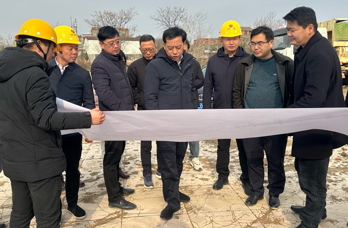 市政公用集團(tuán)黨委副書記總經(jīng)理萬義輝到朱橋東路項目昌東三路項目檢查指導(dǎo)