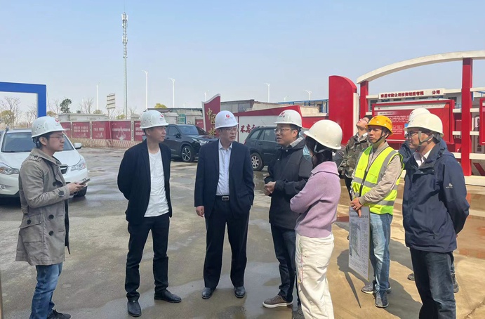 市政公用集團(tuán)劉順保到朱橋東路項(xiàng)目、昌東三路項(xiàng)目、秦坊安置房項(xiàng)目調(diào)研