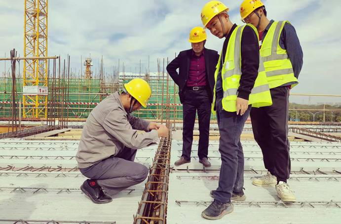 五一勞動(dòng)獎(jiǎng)?wù)芦@得者項(xiàng)目黨支部書記、副總工程師周天奇