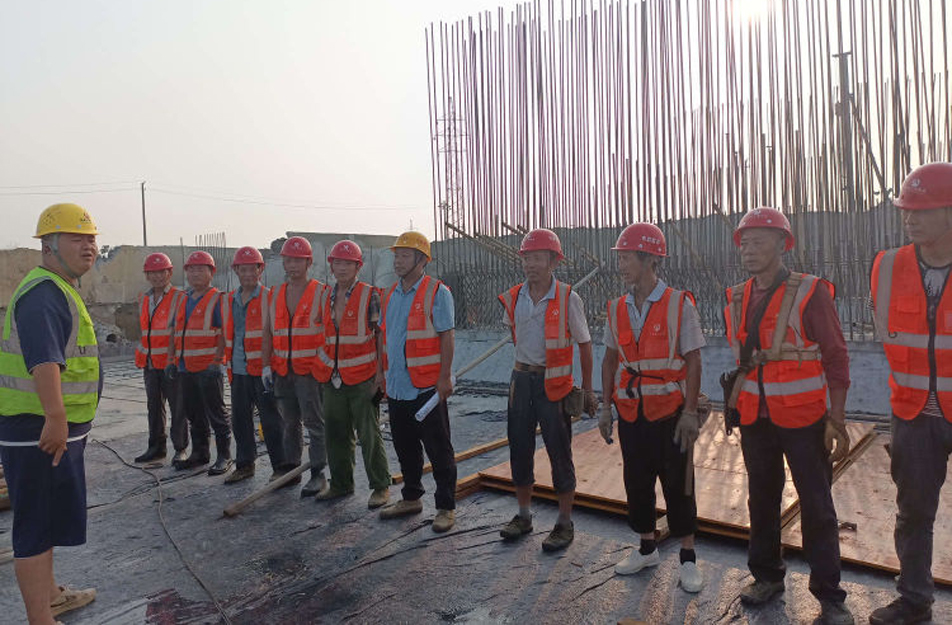 南昌市政建設集團開展施工行為及勞保用品穿戴專題班前教育早班會 南昌市政建設集團開展施工行為及勞保用品穿戴專題班前教育早班會