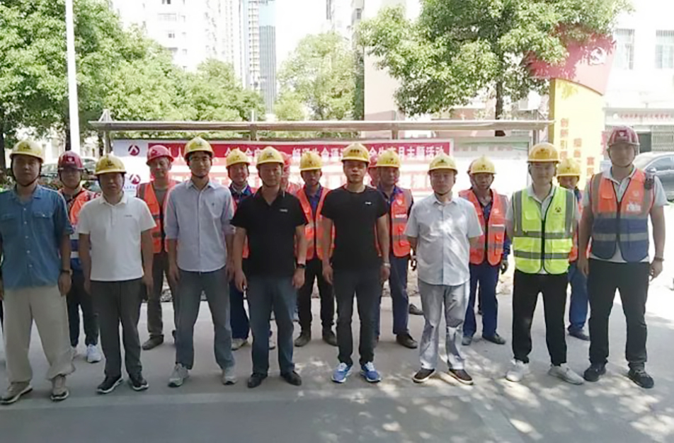 南昌市政建設(shè)集團濱江小區(qū)燃?xì)忭椖块_展管道泄漏應(yīng)急演練