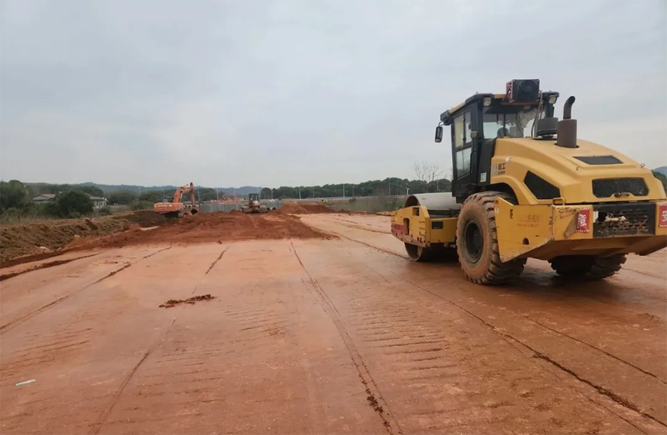 云翔大道項目路基全線貫通 | 飽和式施工加速推進，助力區(qū)域交通升級